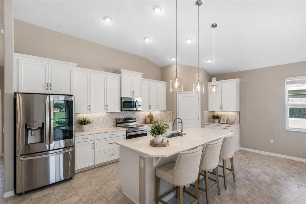 For Sale: $375,000 (3 beds, 2 baths, 1905 Square Feet)