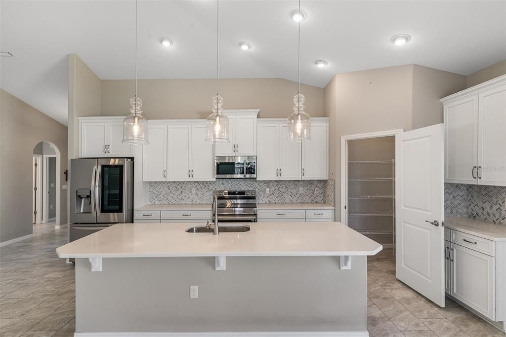 For Sale: $375,000 (3 beds, 2 baths, 1905 Square Feet)