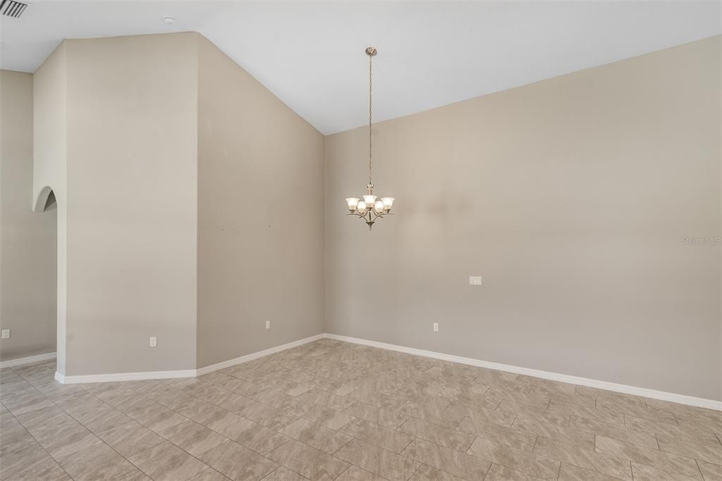 For Sale: $375,000 (3 beds, 2 baths, 1905 Square Feet)