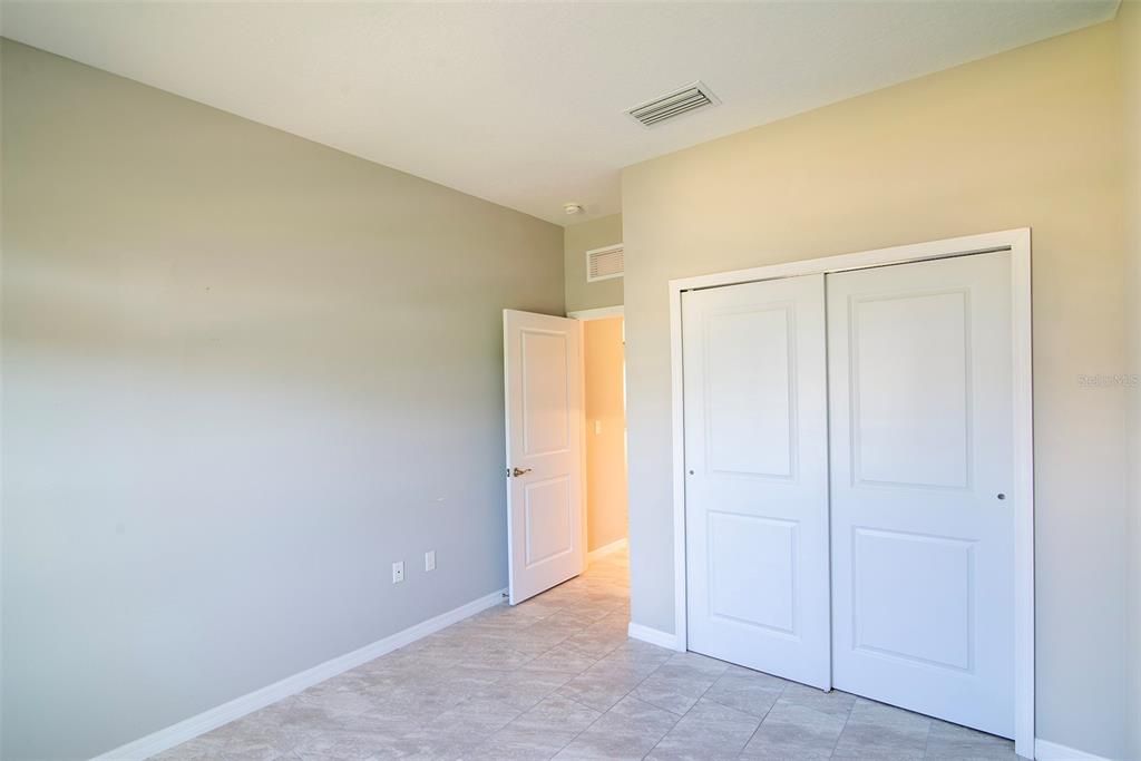 For Sale: $375,000 (3 beds, 2 baths, 1905 Square Feet)