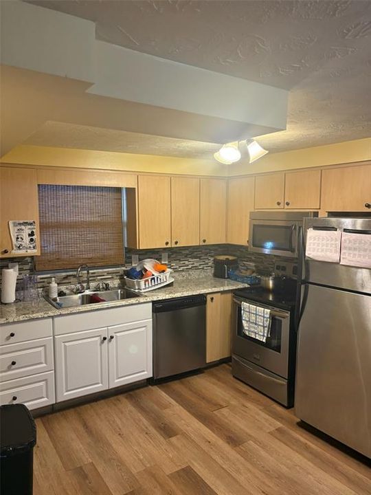For Sale: $400,000 (4 beds, 2 baths, 1702 Square Feet)