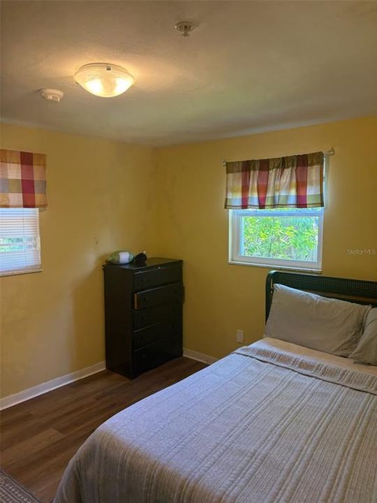 For Sale: $400,000 (4 beds, 2 baths, 1702 Square Feet)