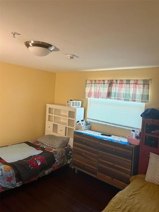 For Sale: $400,000 (4 beds, 2 baths, 1702 Square Feet)