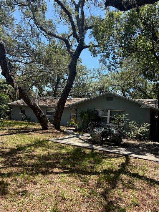 For Sale: $400,000 (4 beds, 2 baths, 1702 Square Feet)