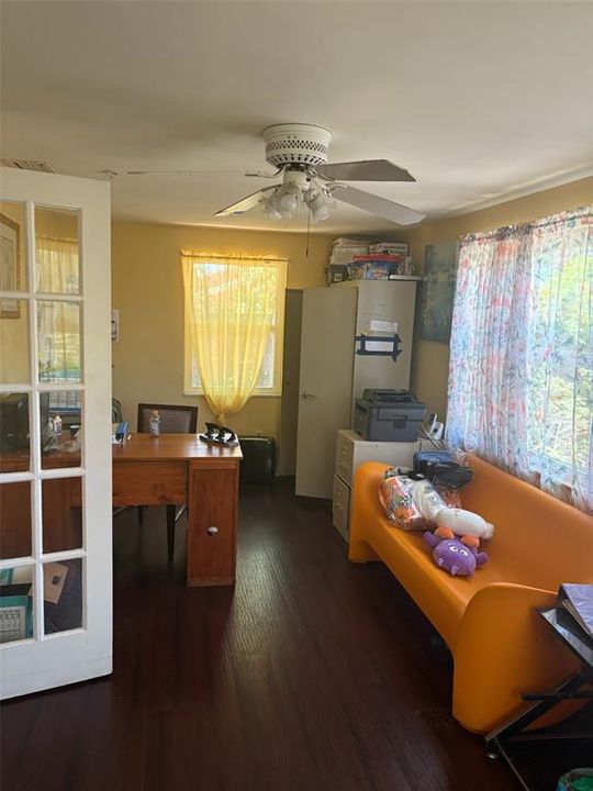 For Sale: $400,000 (4 beds, 2 baths, 1702 Square Feet)