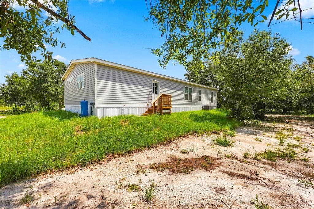 Active With Contract: $284,900 (3 beds, 2 baths, 1600 Square Feet)