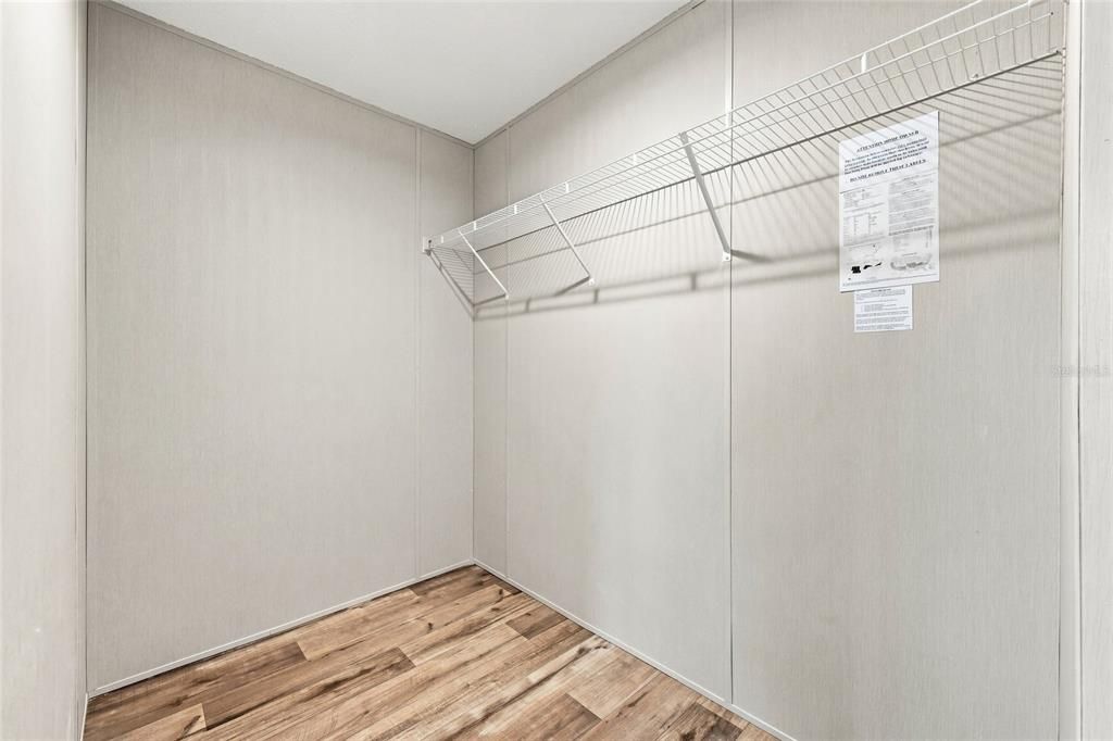Active With Contract: $284,900 (3 beds, 2 baths, 1600 Square Feet)