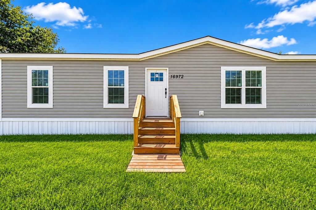 Active With Contract: $284,900 (3 beds, 2 baths, 1600 Square Feet)