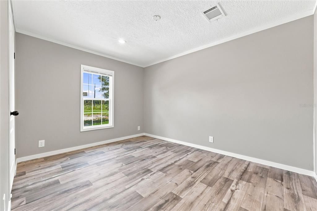 Active With Contract: $284,900 (3 beds, 2 baths, 1600 Square Feet)