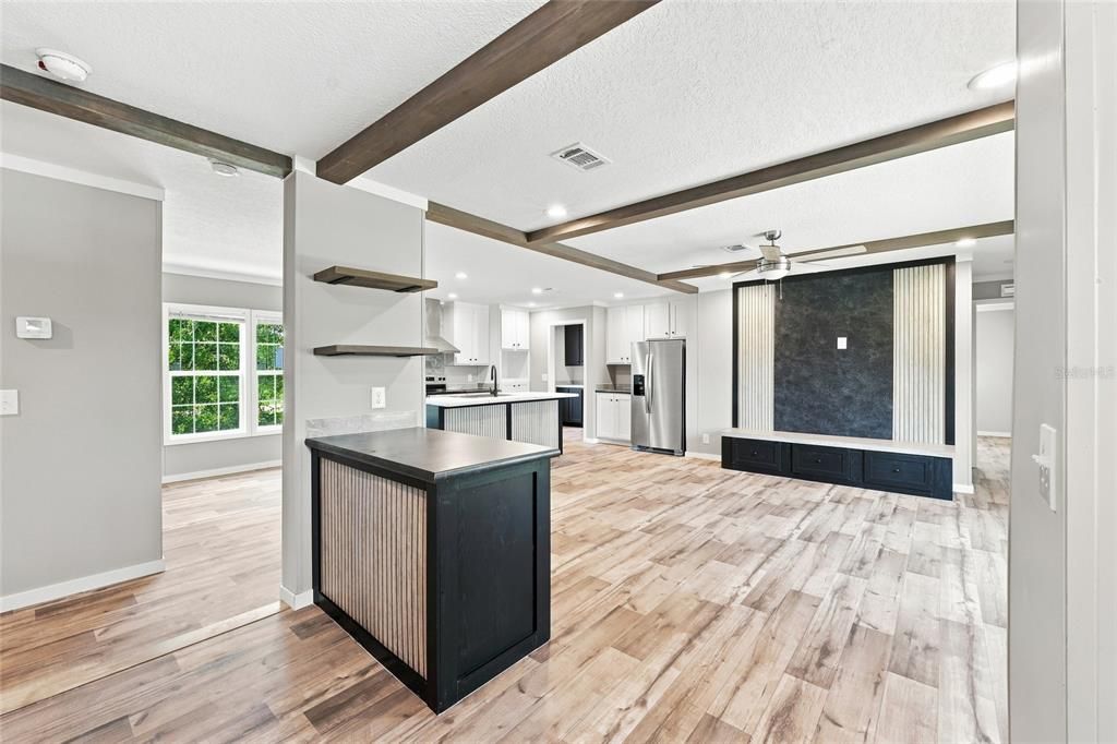 Active With Contract: $284,900 (3 beds, 2 baths, 1600 Square Feet)