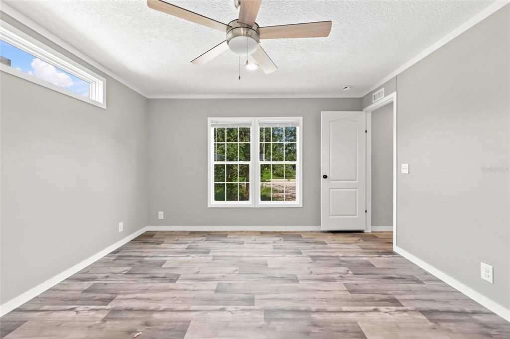 Active With Contract: $284,900 (3 beds, 2 baths, 1600 Square Feet)