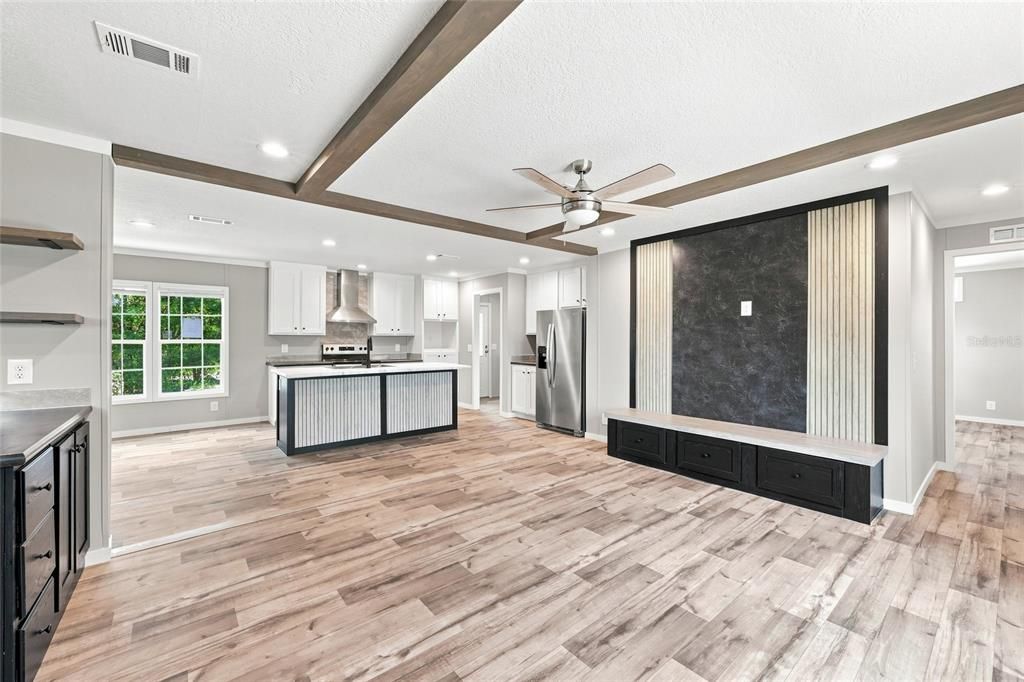 Active With Contract: $284,900 (3 beds, 2 baths, 1600 Square Feet)