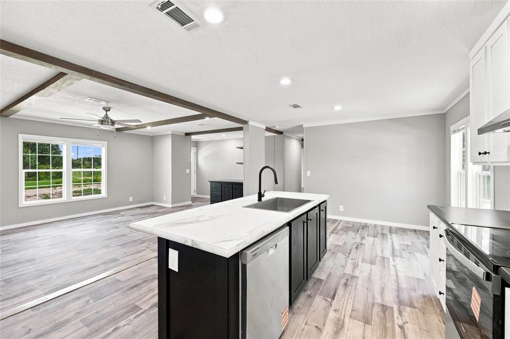 Active With Contract: $284,900 (3 beds, 2 baths, 1600 Square Feet)