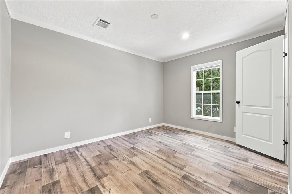 Active With Contract: $284,900 (3 beds, 2 baths, 1600 Square Feet)