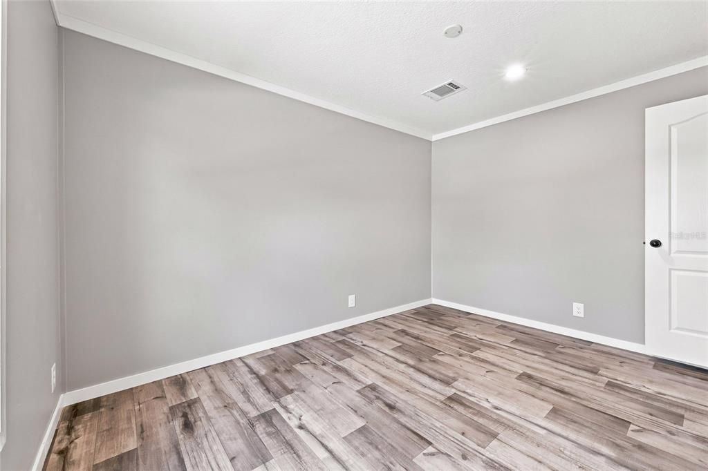 Active With Contract: $284,900 (3 beds, 2 baths, 1600 Square Feet)
