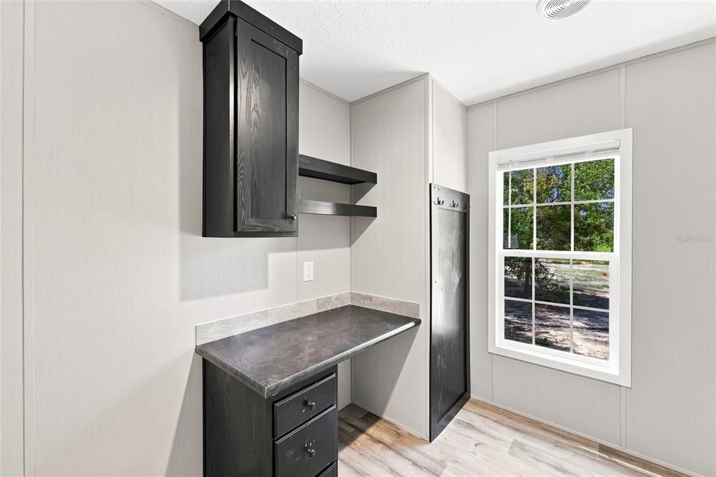 Active With Contract: $284,900 (3 beds, 2 baths, 1600 Square Feet)