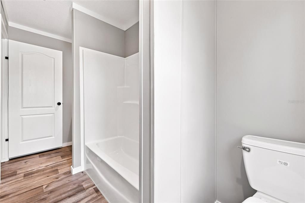 Active With Contract: $284,900 (3 beds, 2 baths, 1600 Square Feet)