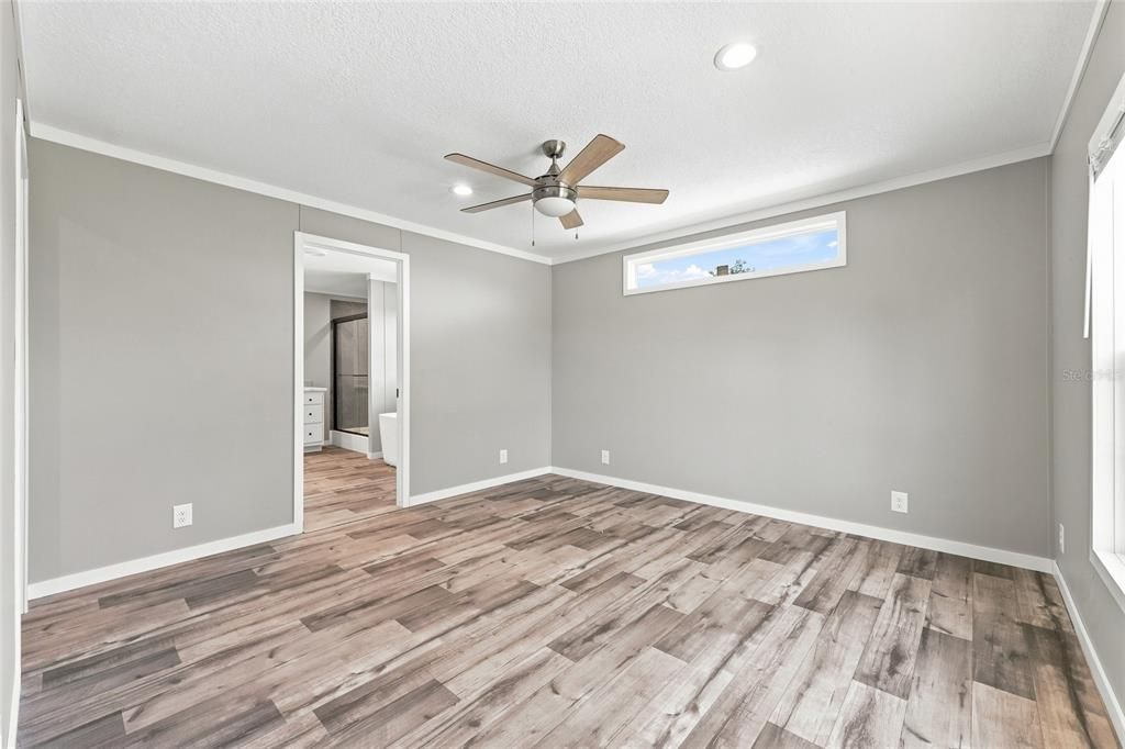Active With Contract: $284,900 (3 beds, 2 baths, 1600 Square Feet)