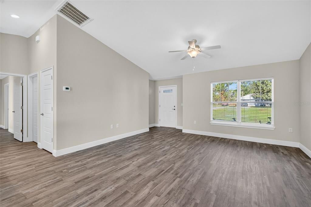 For Sale: $274,900 (3 beds, 2 baths, 1453 Square Feet)