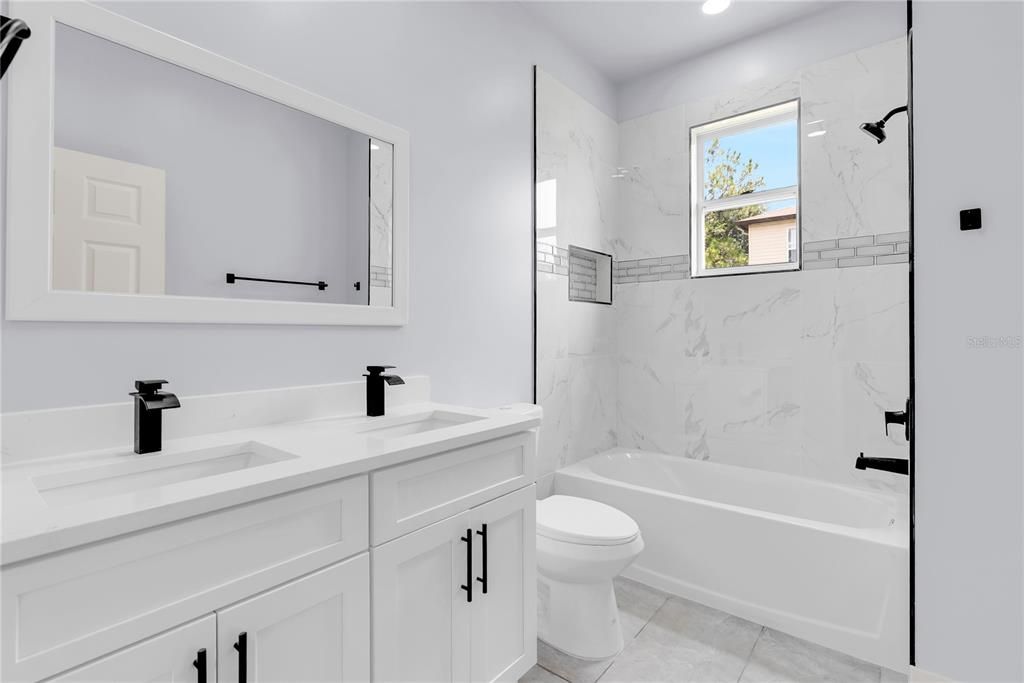 En Venta: $419,900 (4 camas, 3 baños, 2224 Pies cuadrados)