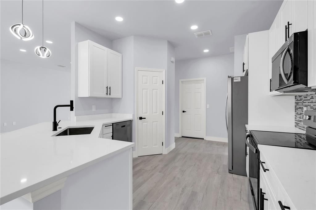 En Venta: $419,900 (4 camas, 3 baños, 2224 Pies cuadrados)