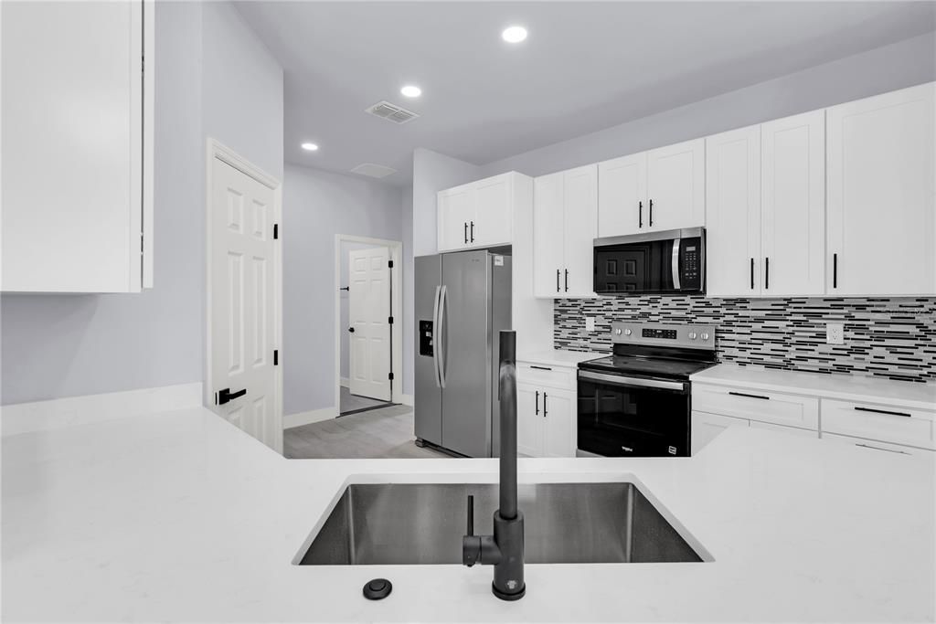 En Venta: $419,900 (4 camas, 3 baños, 2224 Pies cuadrados)