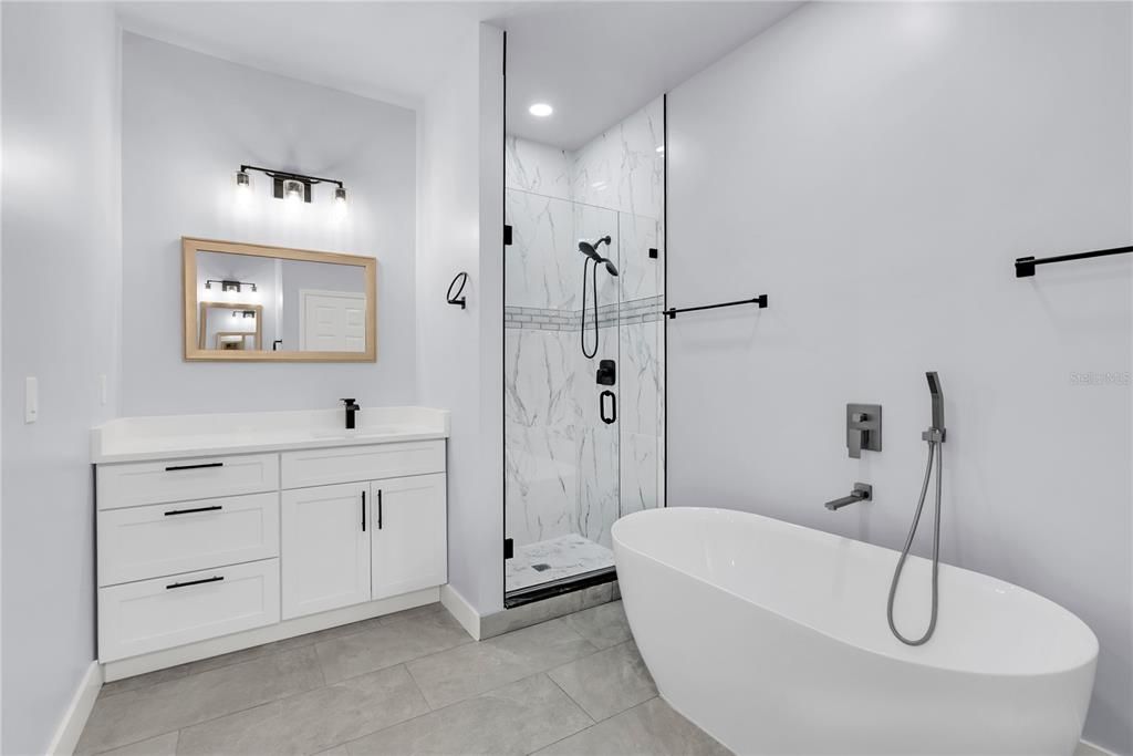 En Venta: $419,900 (4 camas, 3 baños, 2224 Pies cuadrados)