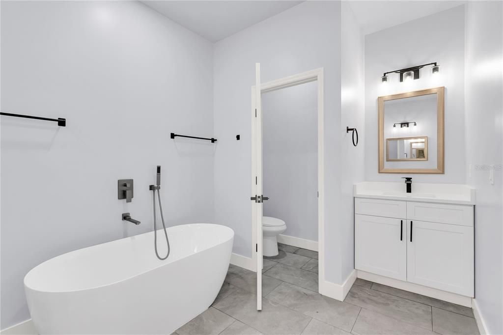 En Venta: $419,900 (4 camas, 3 baños, 2224 Pies cuadrados)