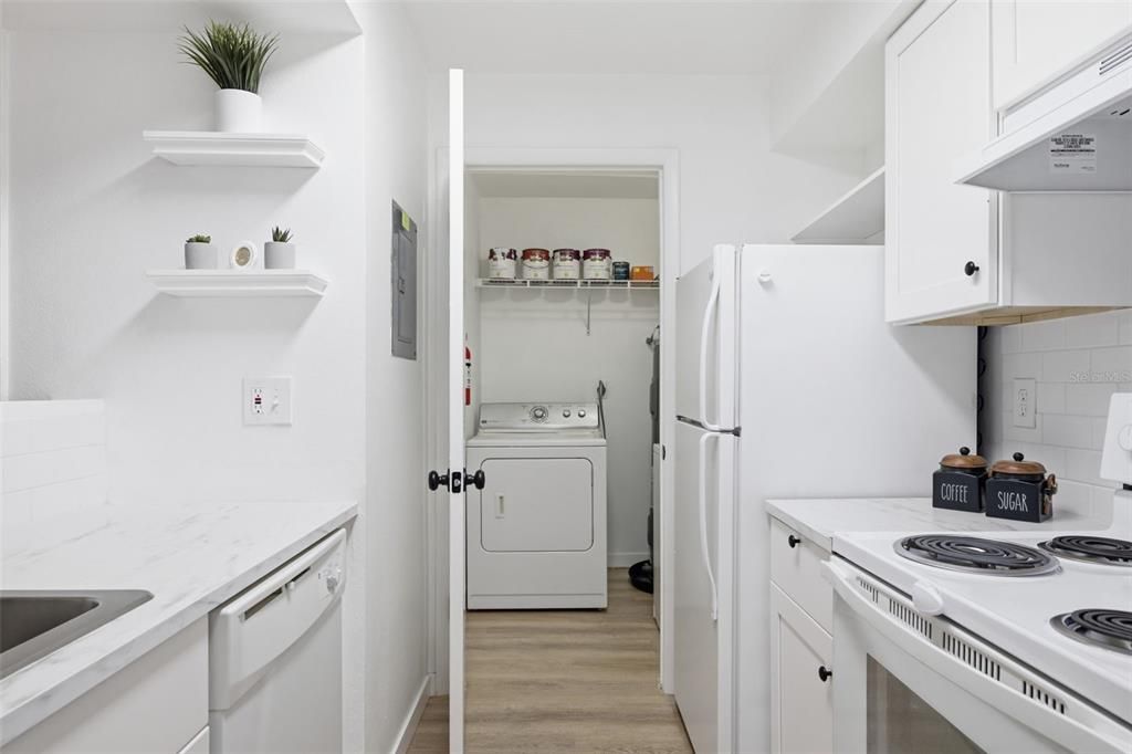 На продажу: $165,000 (2 спален, 2 ванн, 937 Квадратных фут)