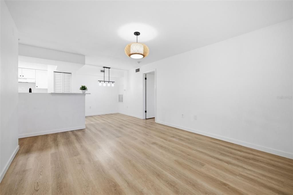 На продажу: $165,000 (2 спален, 2 ванн, 937 Квадратных фут)