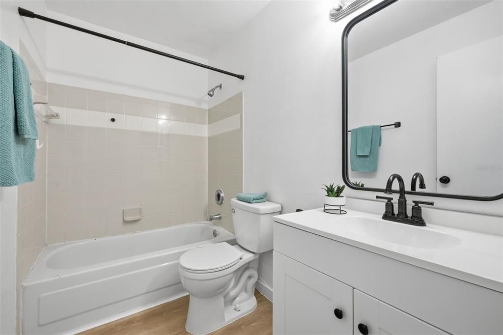 На продажу: $165,000 (2 спален, 2 ванн, 937 Квадратных фут)