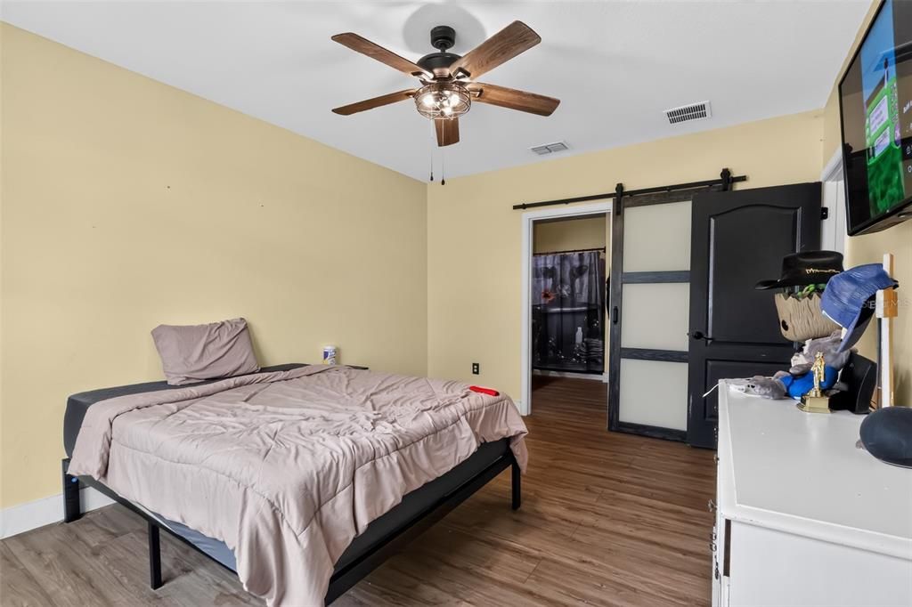 En Venta: $305,000 (4 camas, 2 baños, 1867 Pies cuadrados)