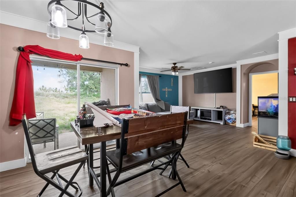 En Venta: $305,000 (4 camas, 2 baños, 1867 Pies cuadrados)