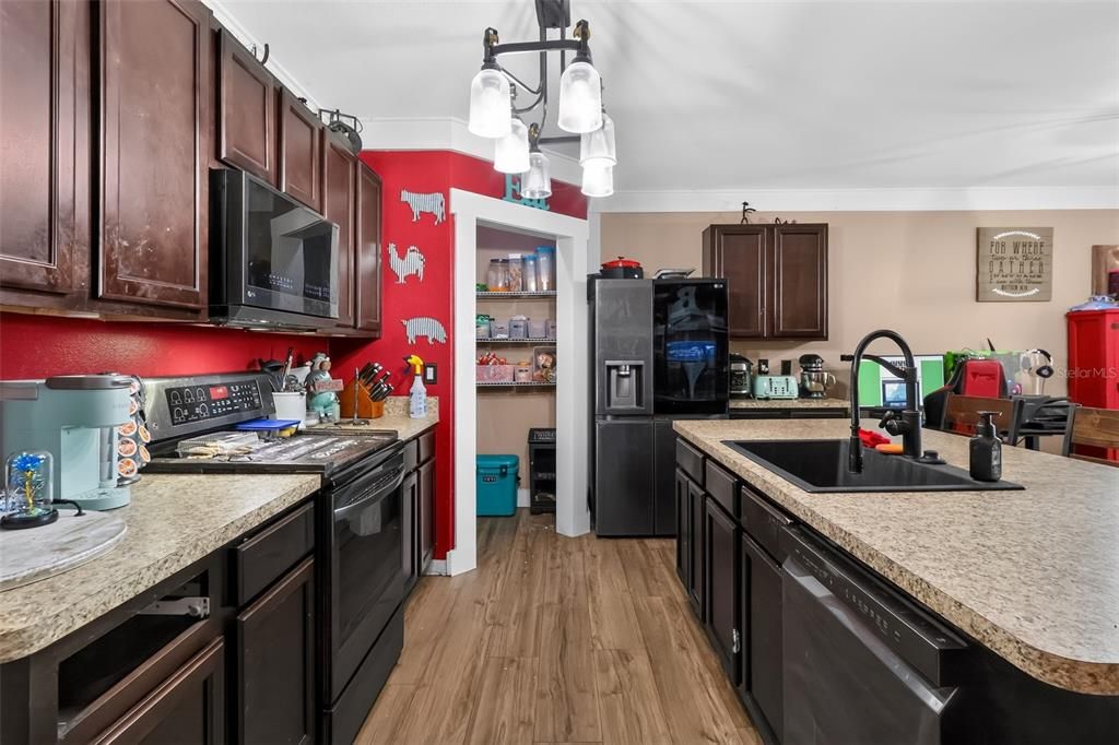 En Venta: $305,000 (4 camas, 2 baños, 1867 Pies cuadrados)