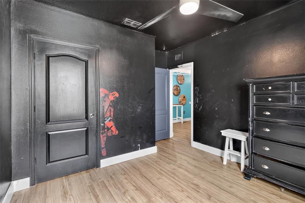 En Venta: $305,000 (4 camas, 2 baños, 1867 Pies cuadrados)