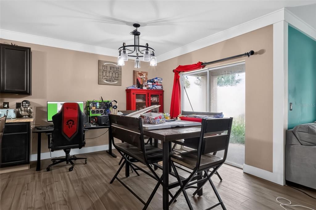 En Venta: $305,000 (4 camas, 2 baños, 1867 Pies cuadrados)
