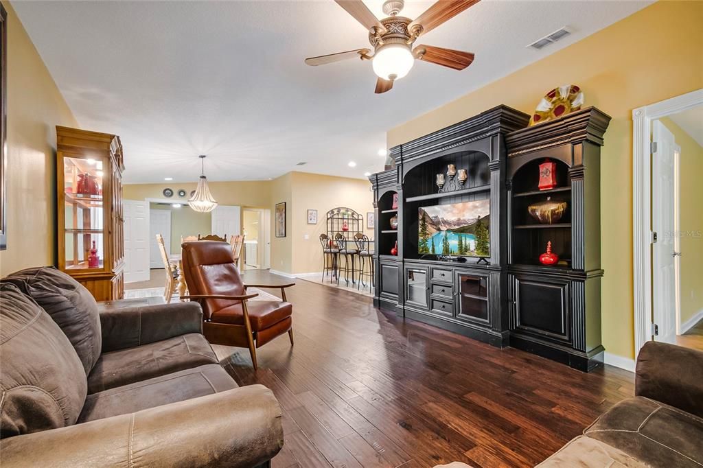 En Venta: $465,000 (3 camas, 2 baños, 1554 Pies cuadrados)