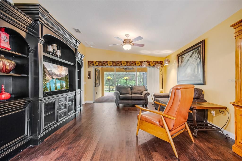 En Venta: $465,000 (3 camas, 2 baños, 1554 Pies cuadrados)