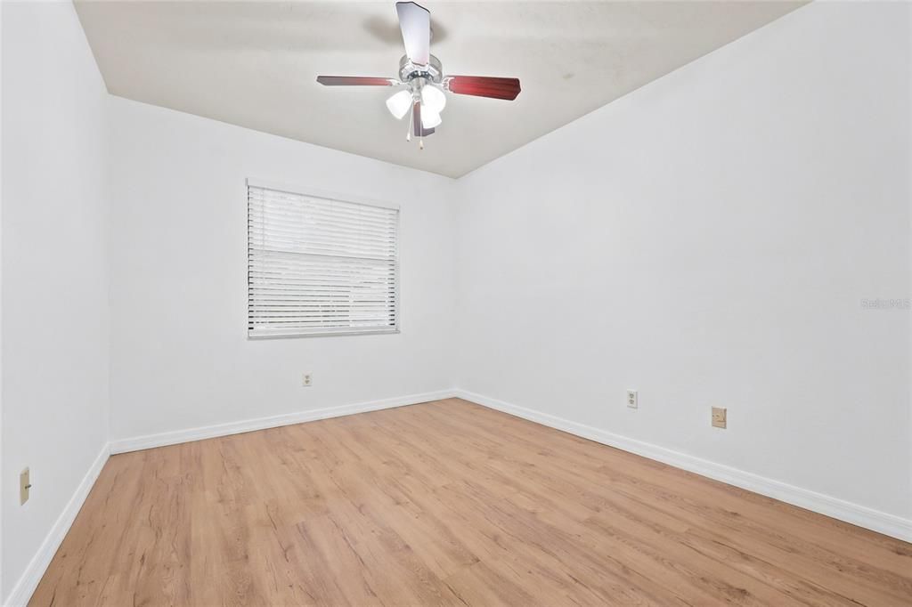 For Sale: $225,000 (2 beds, 2 baths, 929 Square Feet)