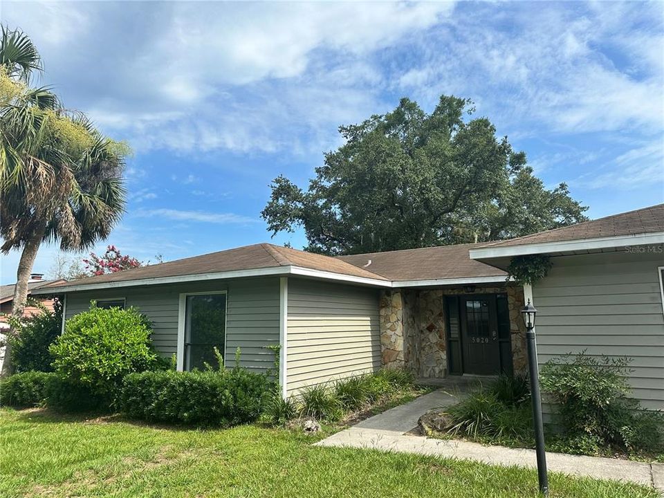 For Rent: $1,750 (3 beds, 2 baths, 2134 Square Feet)