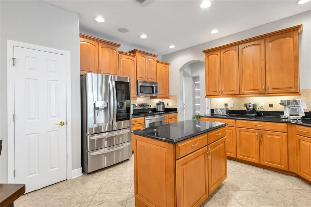 For Sale: $765,000 (5 beds, 4 baths, 2791 Square Feet)