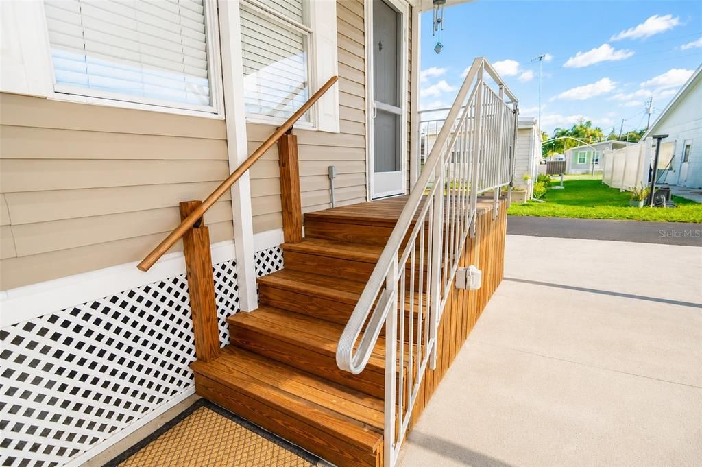 For Sale: $99,900 (2 beds, 2 baths, 805 Square Feet)
