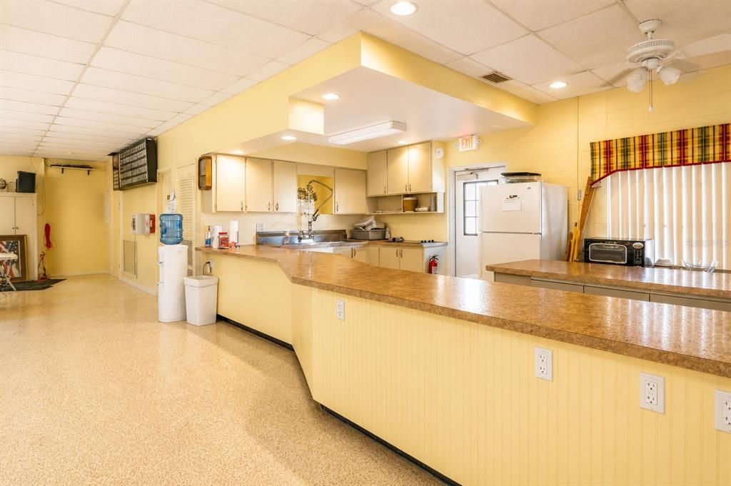 For Sale: $99,900 (2 beds, 2 baths, 805 Square Feet)