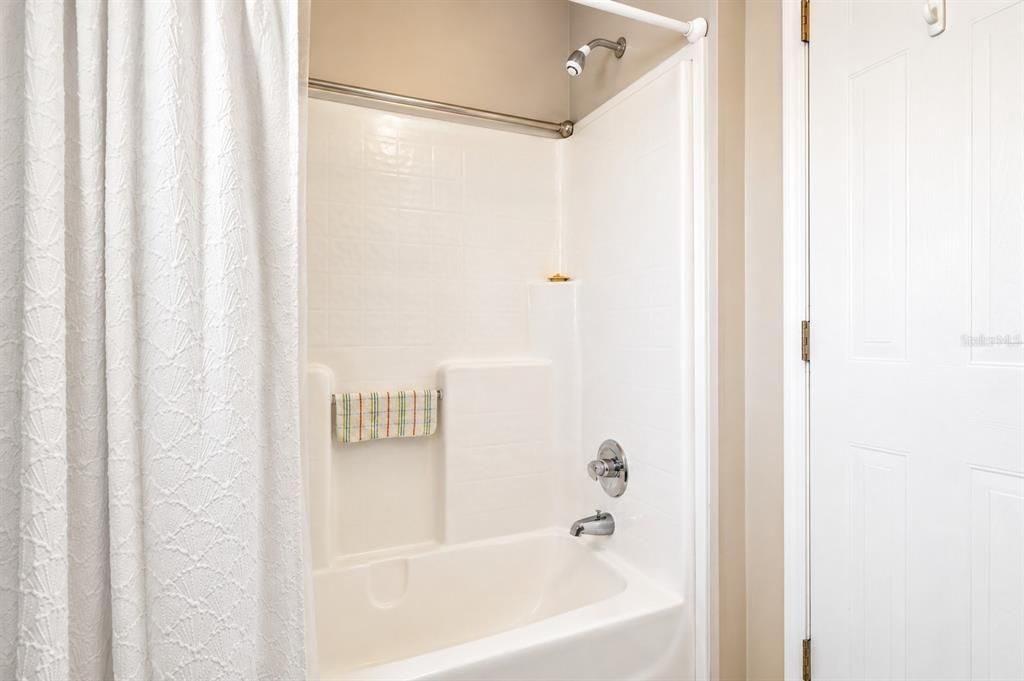 For Sale: $99,900 (2 beds, 2 baths, 805 Square Feet)