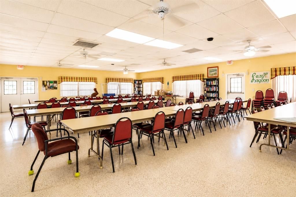 For Sale: $99,900 (2 beds, 2 baths, 805 Square Feet)