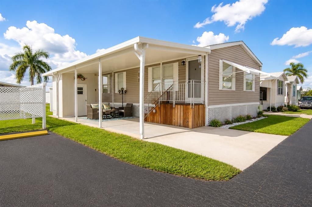 For Sale: $99,900 (2 beds, 2 baths, 805 Square Feet)