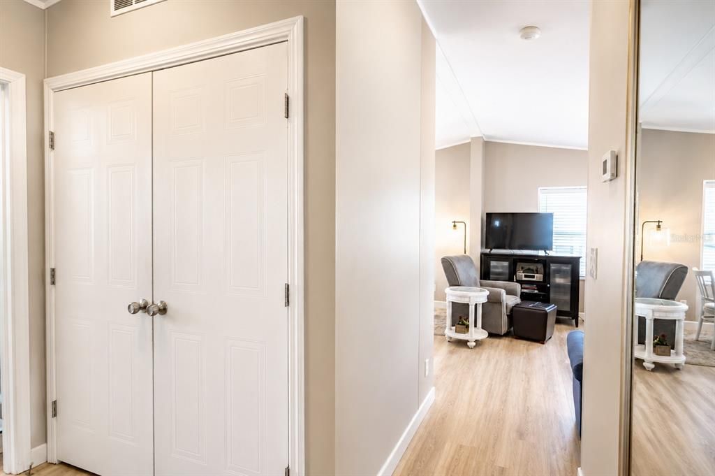 For Sale: $99,900 (2 beds, 2 baths, 805 Square Feet)