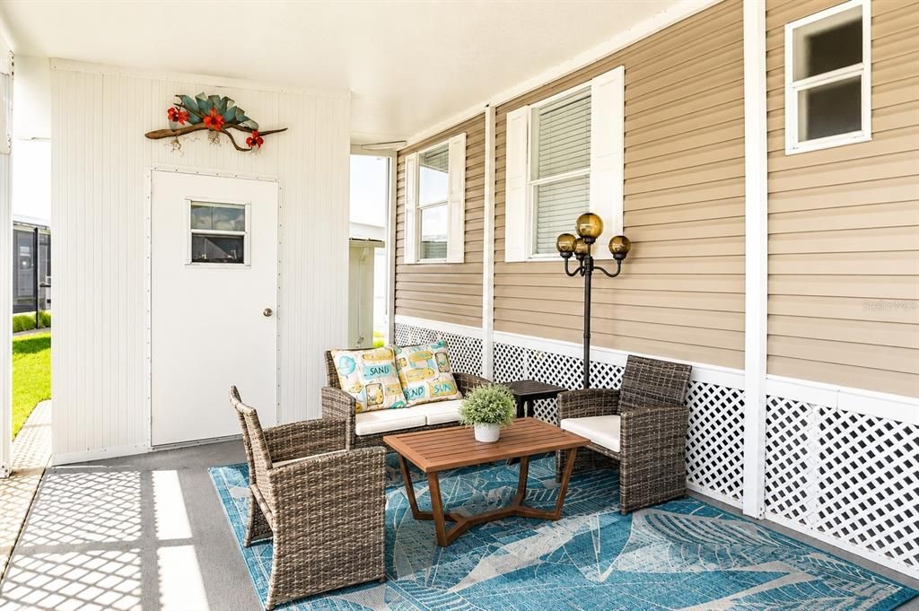 For Sale: $99,900 (2 beds, 2 baths, 805 Square Feet)