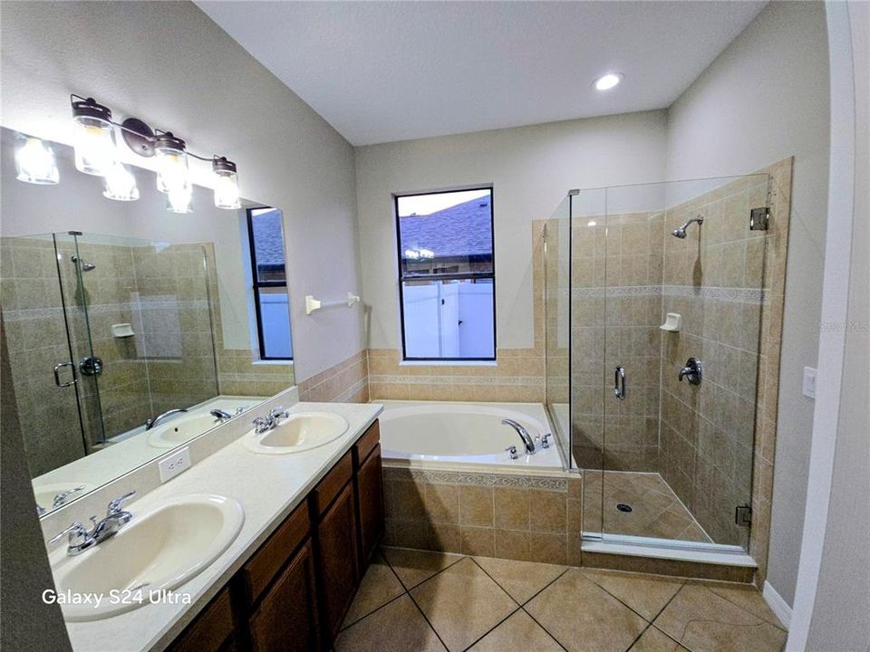 En Venta: $599,000 (5 camas, 3 baños, 3608 Pies cuadrados)