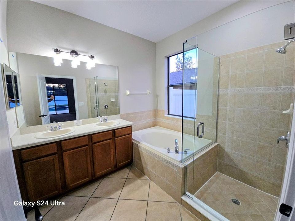 En Venta: $599,000 (5 camas, 3 baños, 3608 Pies cuadrados)